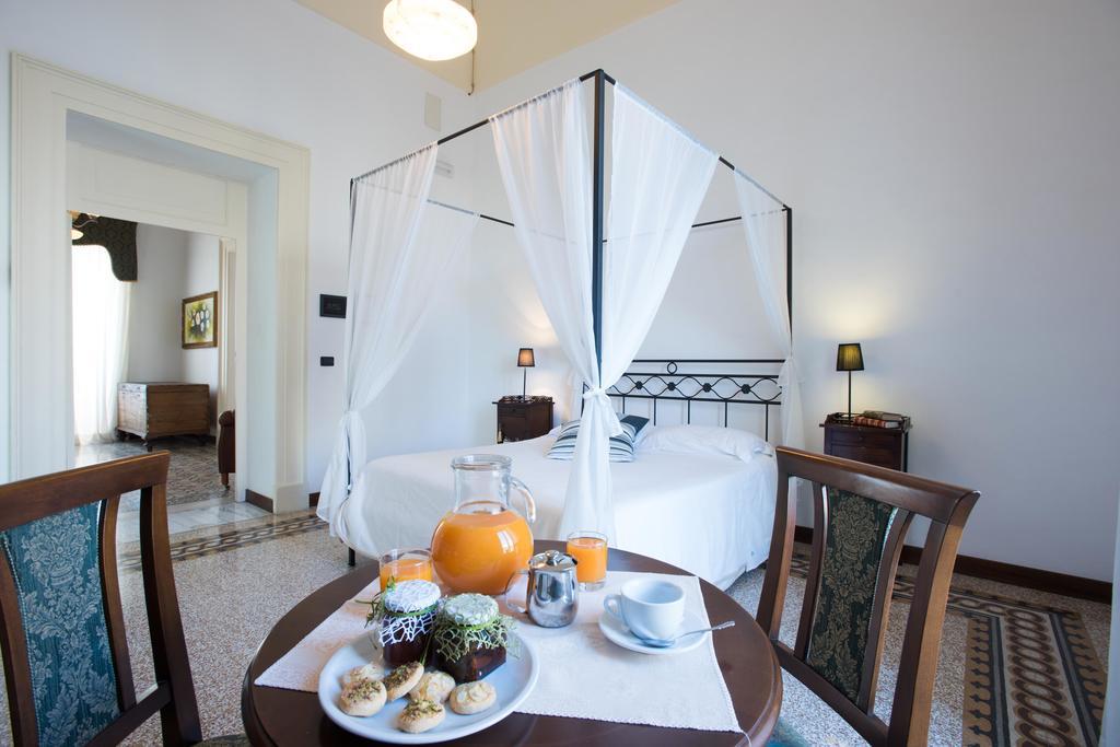 Palazzo Scarciglia - Dimora D'Epoca Bed & Breakfast Minervino di Lecce Luaran gambar